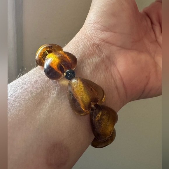 Yellow / gold toned heart costume bracelet - Picture 5 of 5
